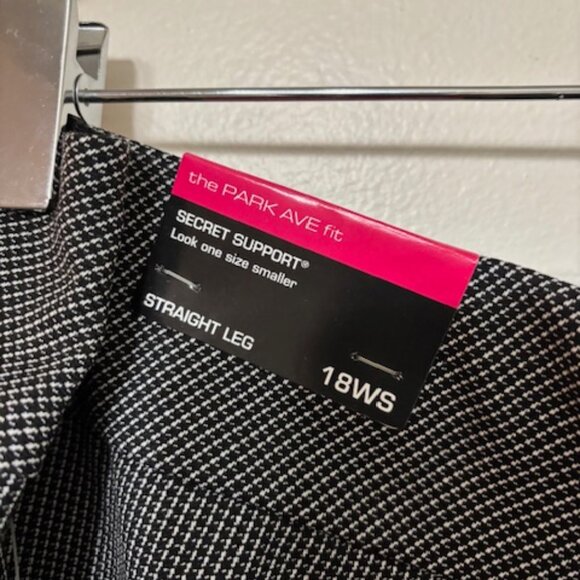 Investments NWT Black Check Slimming Pull-on Straight Leg Pants 18WShort - Picture 5 of 7